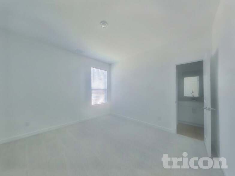 Building Photo - 448 Lone Star Dr