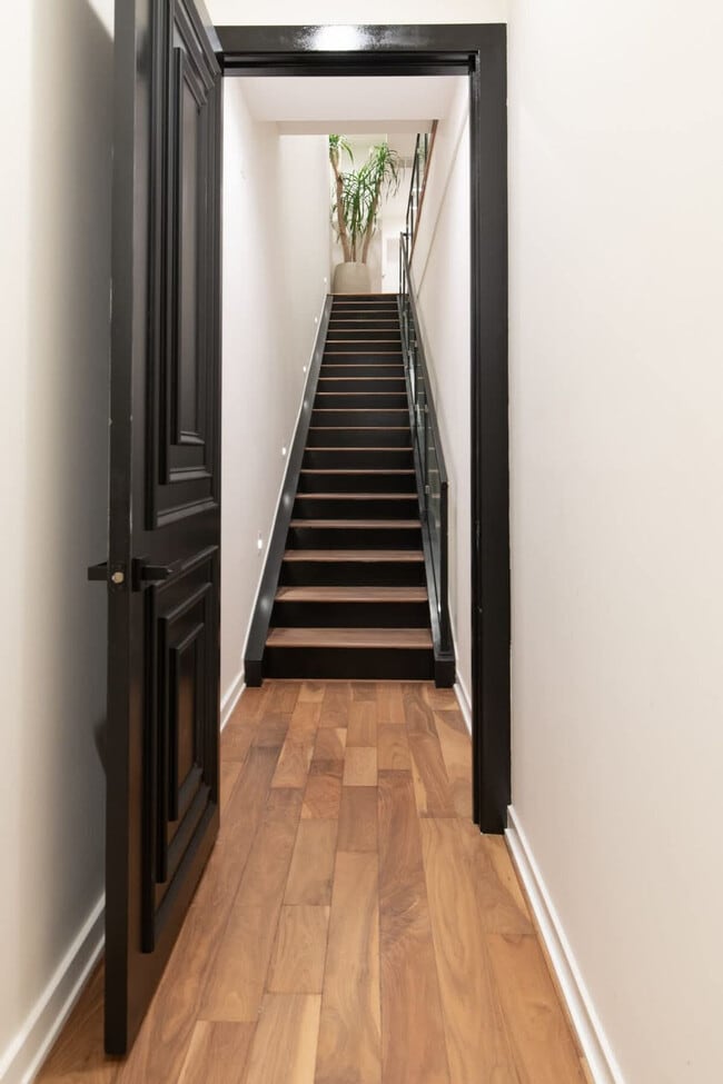 Building Photo - 22 E Elm St