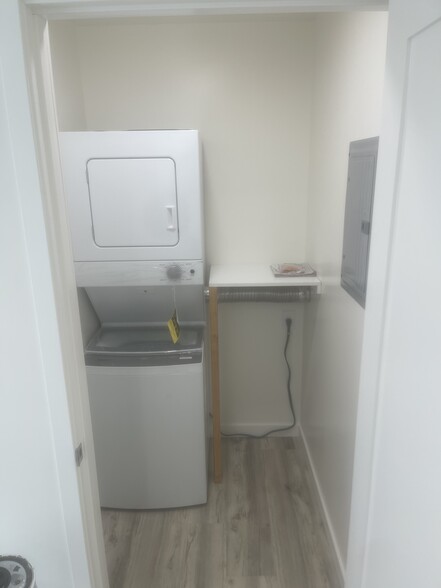 laundry room - 3521 W 59th St