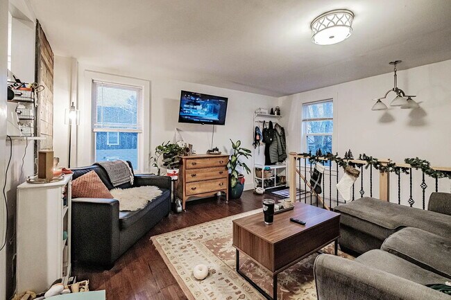 Building Photo - Beautiful 2-Bedroom Apartment – Quiet, Private Setting in Westbrook, Available September 1st