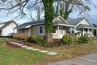 Building Photo - 1 bedroom, 1 bathroom house