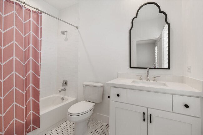 Building Photo - 802 Aurora St