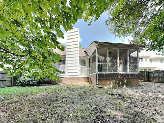 Building Photo - 3109 Southampton Dr