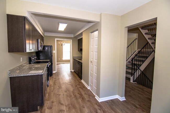 Building Photo - 5404 Helm Ct