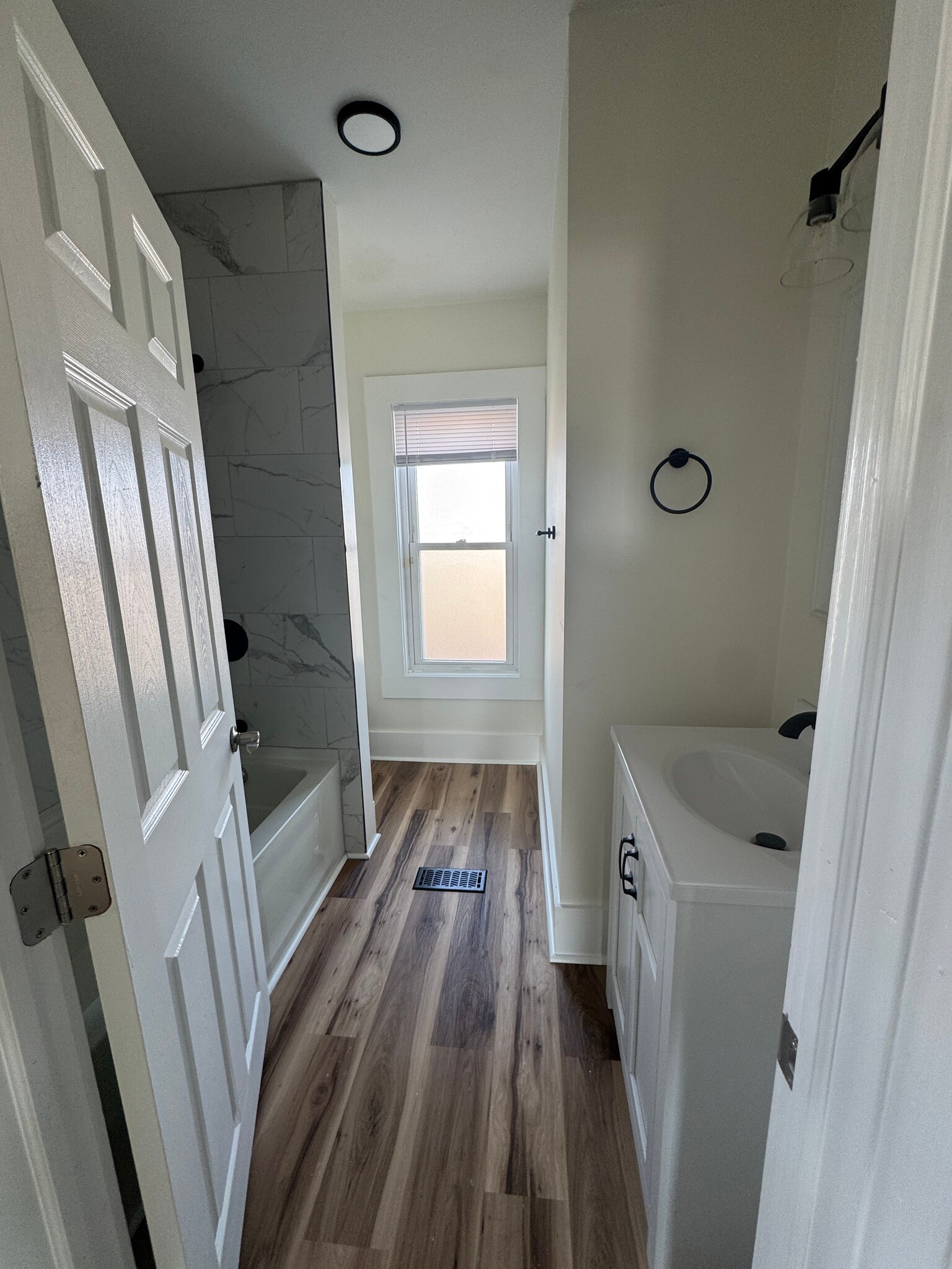 Building Photo - 119 E 20th Ave