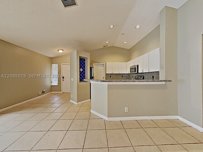 Building Photo - 1380 Presidio Dr