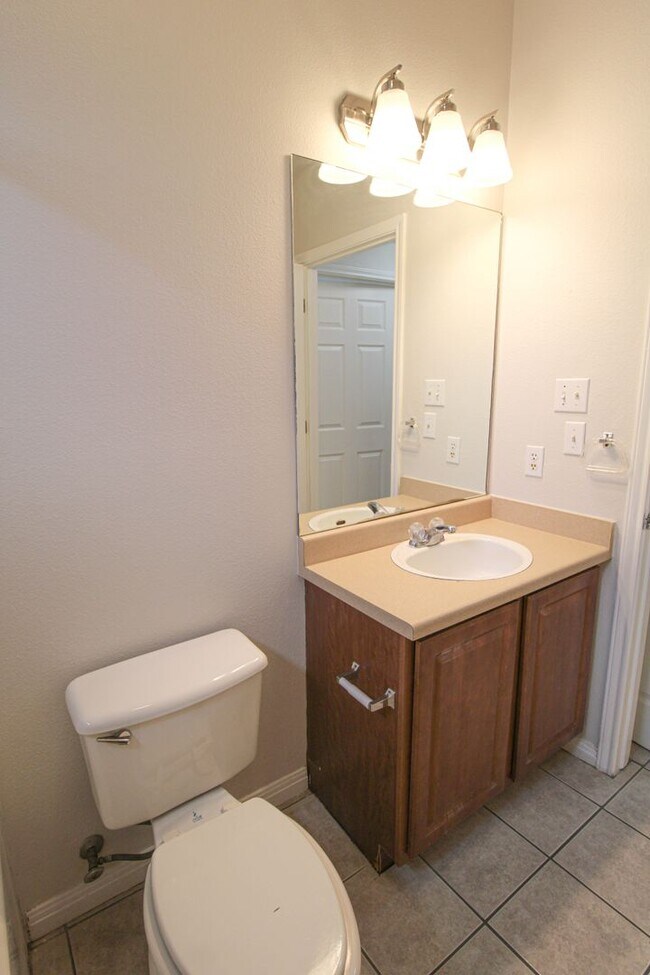 Building Photo - 530 Dukeway Dr