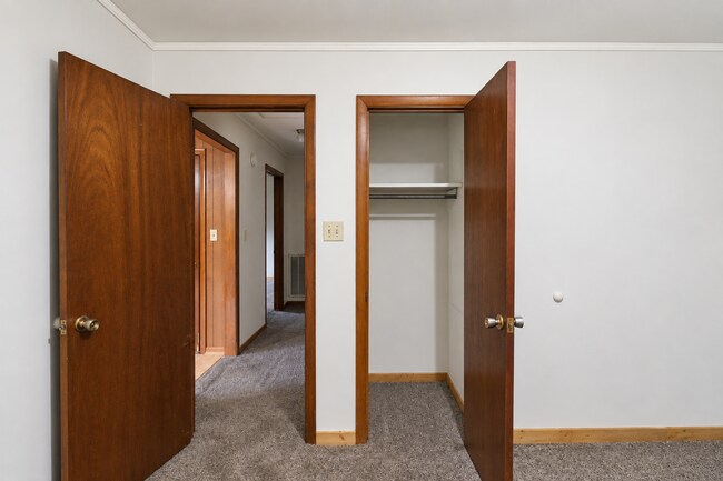 Building Photo - 297 Anderson Ln