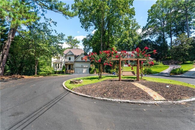 Building Photo - 4260 Beverly Ln NE