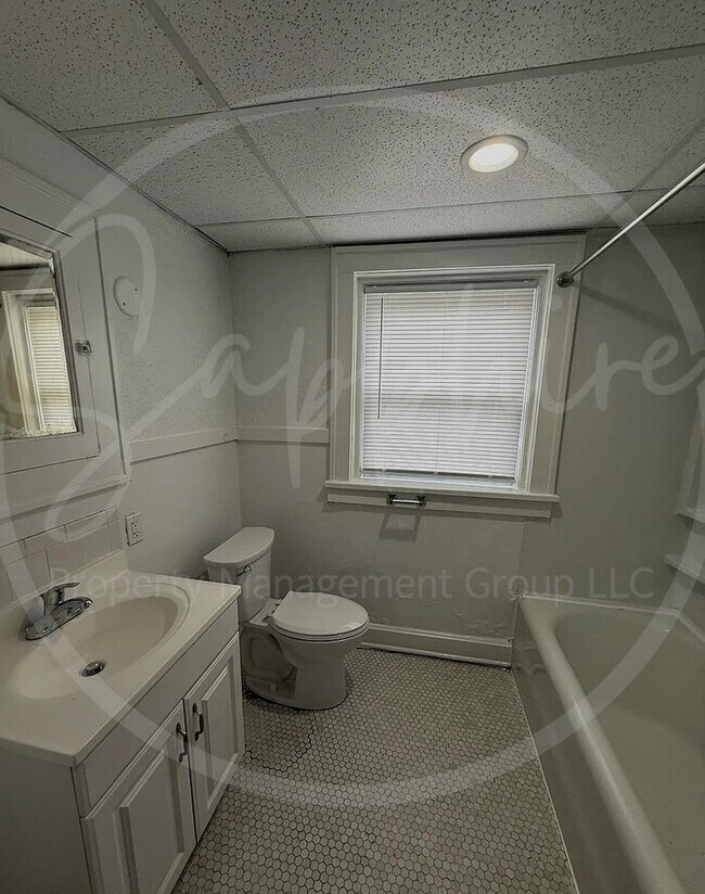 Building Photo - 853 Barnett Ave