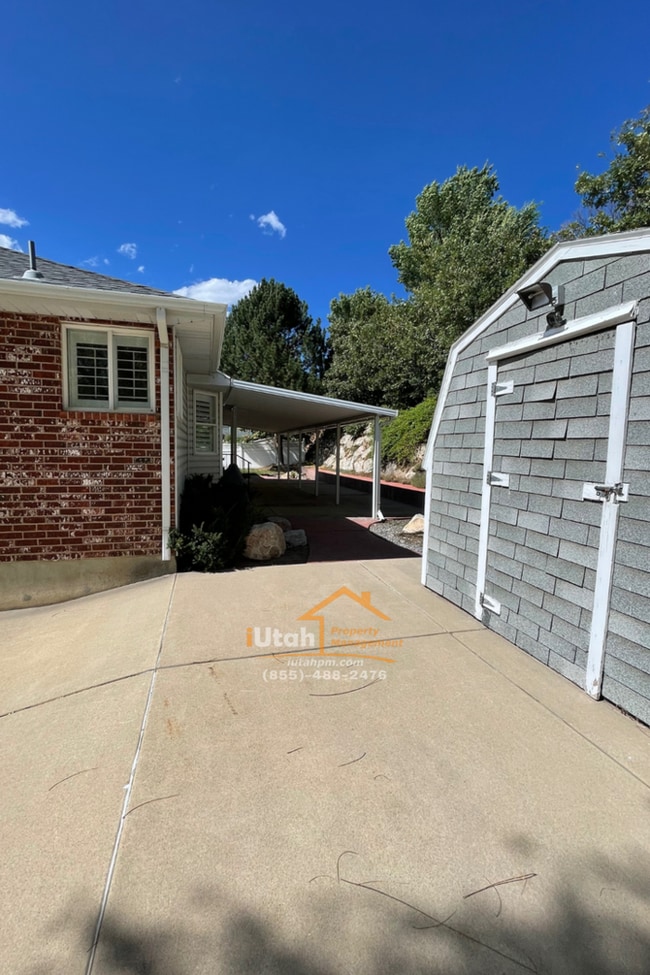 Building Photo - East Layton 6 Bdrm 3 Bth 2 car garage home.