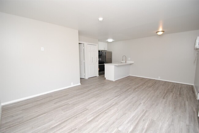 Building Photo - 2515 Yoakum Blvd