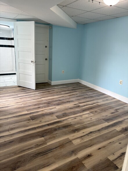 Building Photo - 700 S 60th St