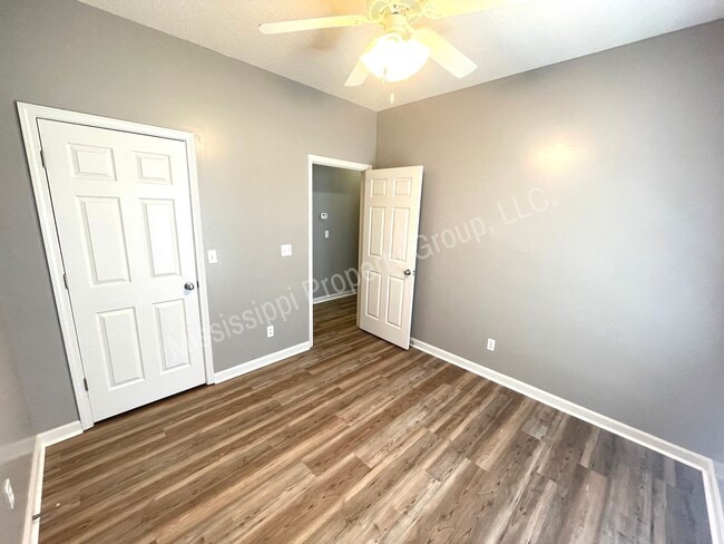 Building Photo - 3BD/2BA FOR RENT