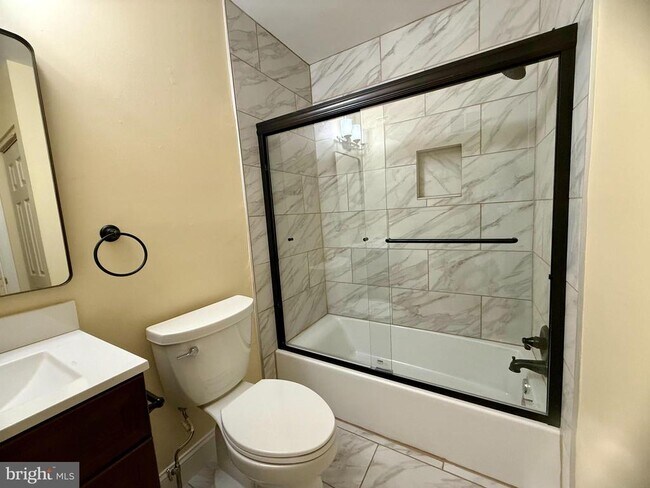 Building Photo - 168 Valley Stream Cir