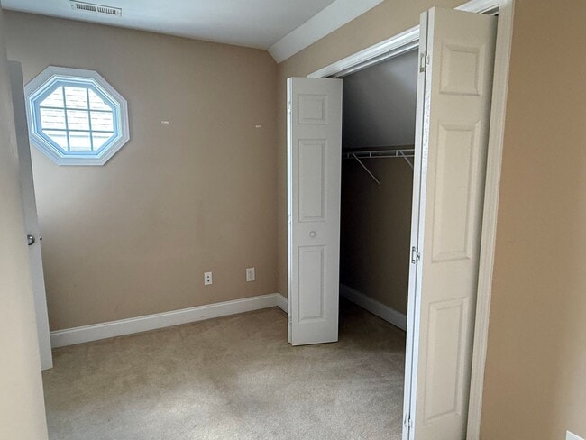 Building Photo - Beautiful Condo located in North Johnson City!
