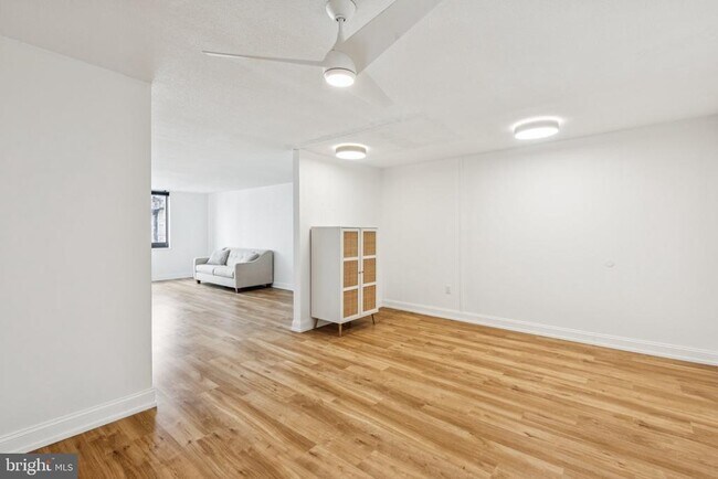 Building Photo - 1420 Locust St