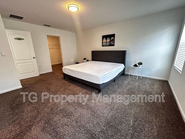 Building Photo - 12571 Russian Olive Rd