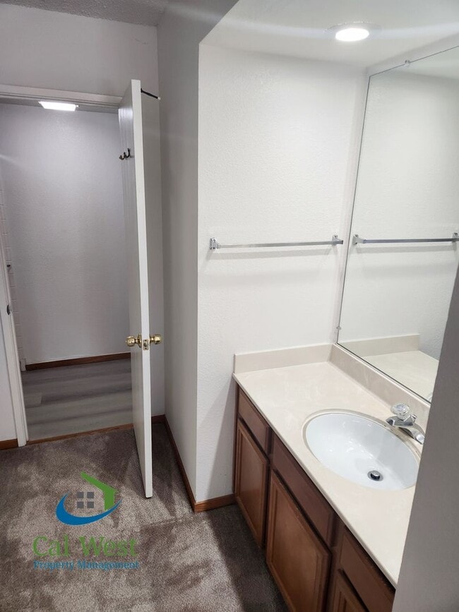 Building Photo - 01248 - % - Costa Mesa Terrace #G