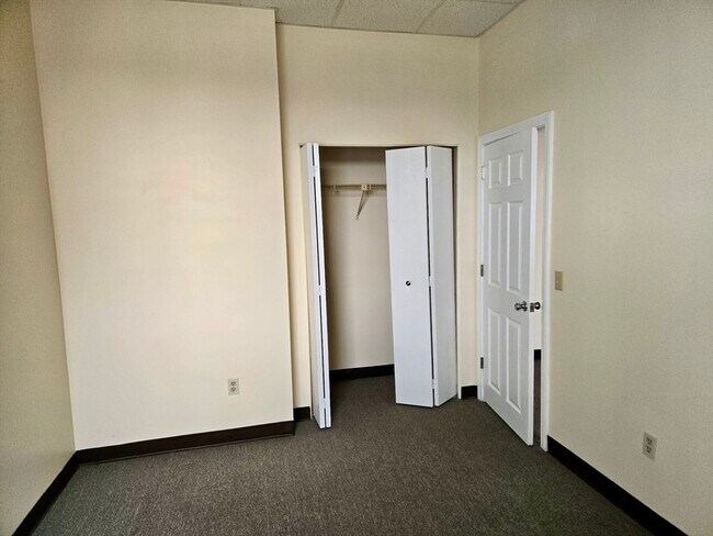 Building Photo - 15 N Main St