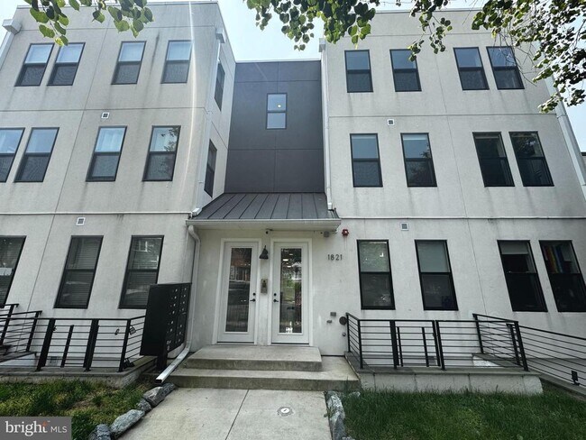 Building Photo - 1821 I St NE
