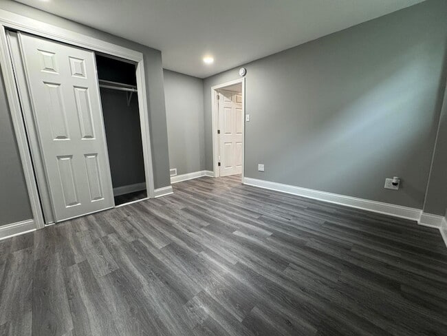 Building Photo - 541 W 67th Ln