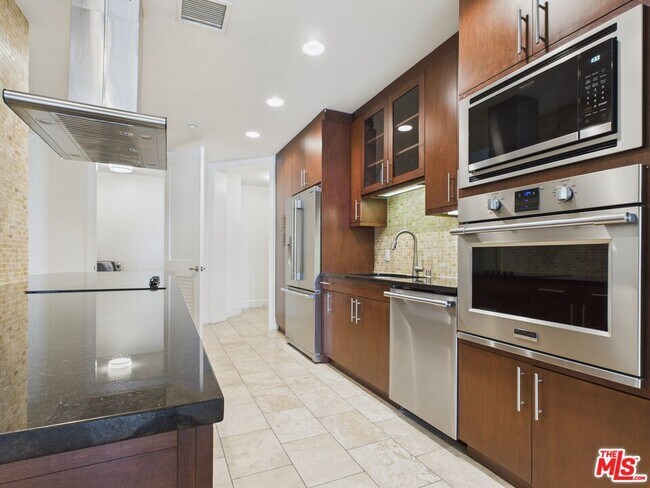 Building Photo - 10700 Wilshire Blvd