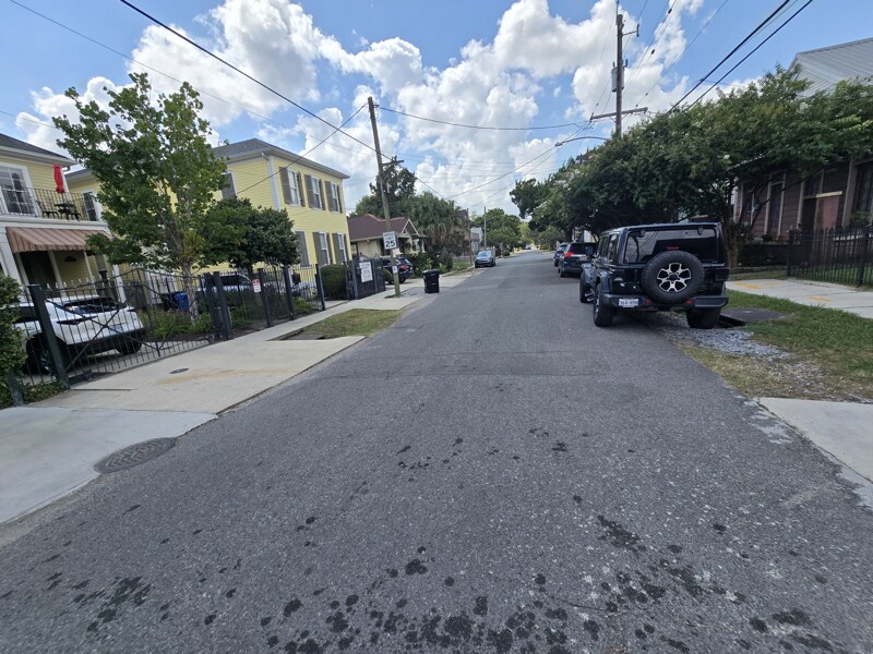 Building Photo - 1122 Dante St