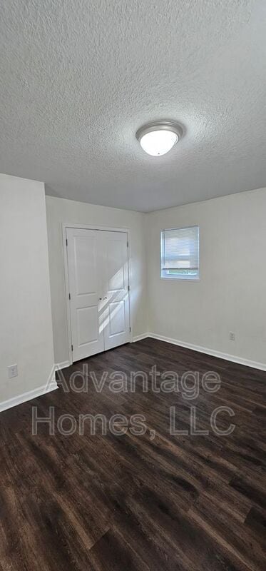 Building Photo - 702 N 70th St