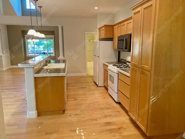 Building Photo - 3-BR 2-BA Boyd Acres Beauty