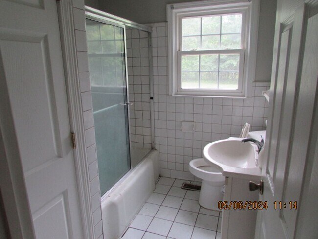 Building Photo - Appliances included