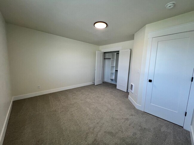 Building Photo - 3780 N Philbin Rd