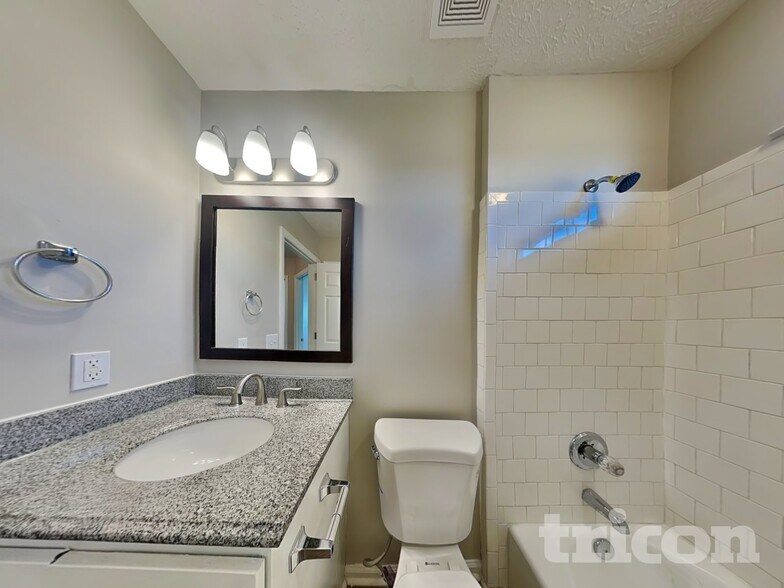 Building Photo - 146B Waterford Way