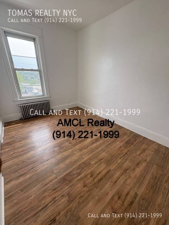 Building Photo - 143 Voss Ave