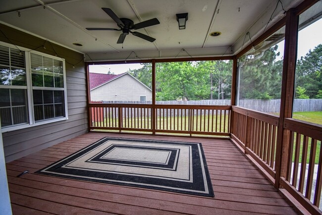 Building Photo - Coming Soon! 3 Bed 2 Bath with a Bonus Roo...