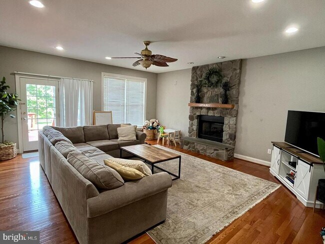 Building Photo - 204 Windham Dr