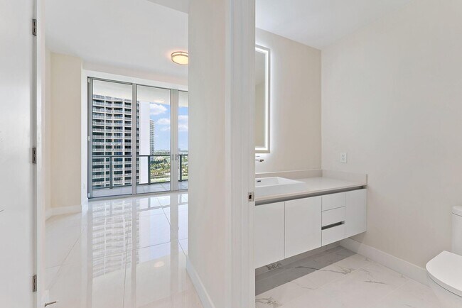 Building Photo - 3100 N Ocean Dr