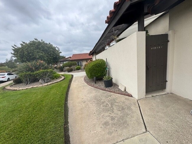 Building Photo - Beautifully Renovated 2-Bedroom Home in Tr...