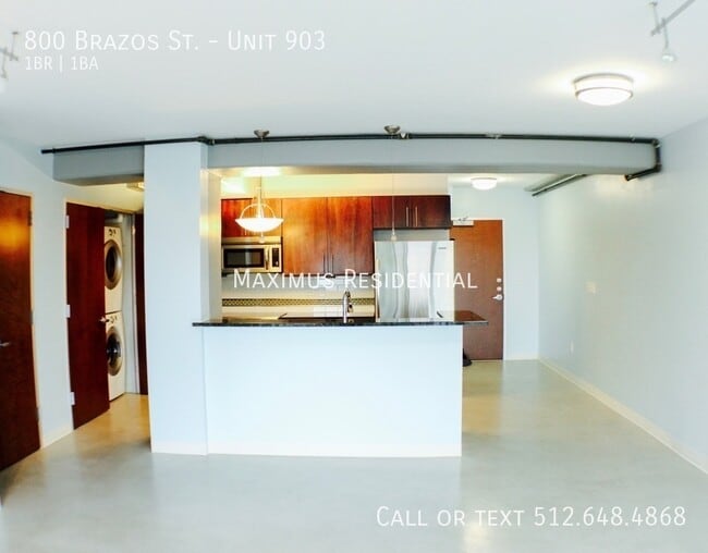 Building Photo - 800 Brazos St
