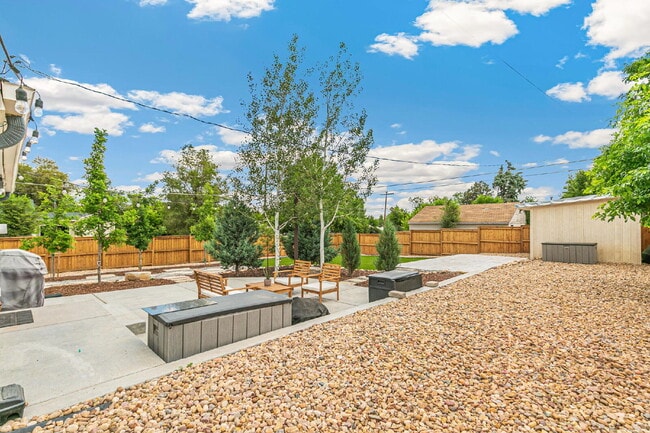 Building Photo - $2,595, 3-bed, 2-bath, located in Denver w...