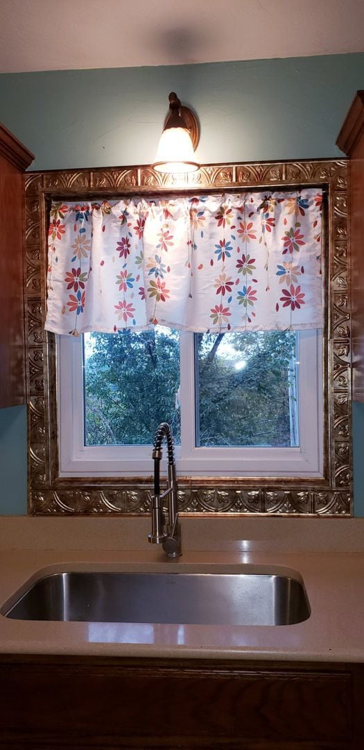 Building Photo - Large 6 bed, 3 ba  Brick, Raised Ranch, Ho...