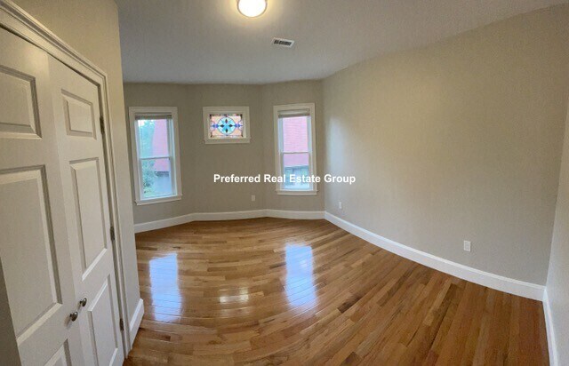 Building Photo - 15 Dix St