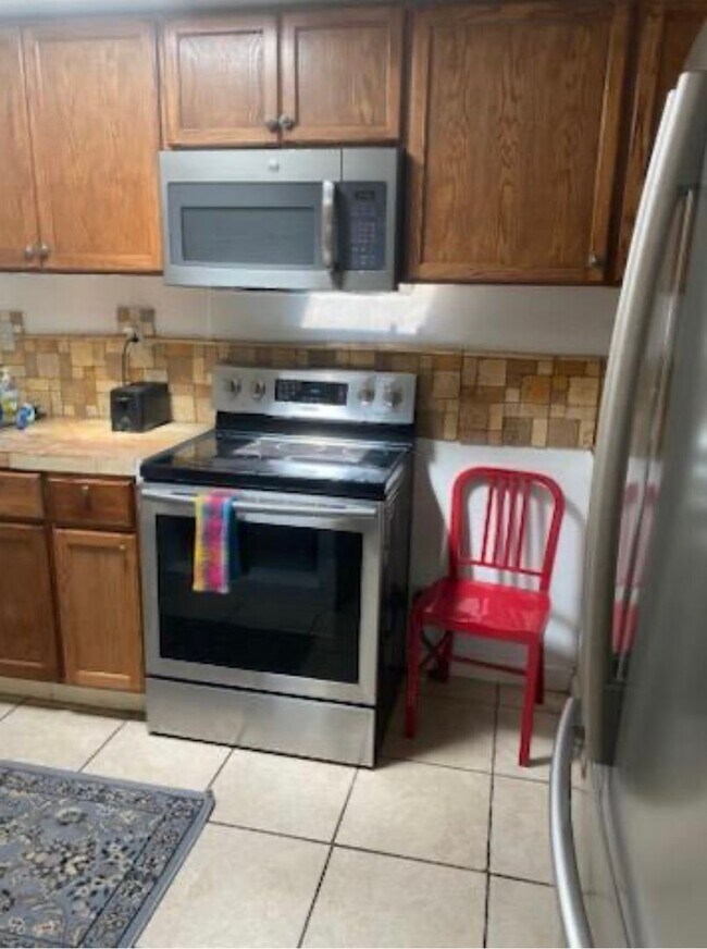 Building Photo - Dinn Drive