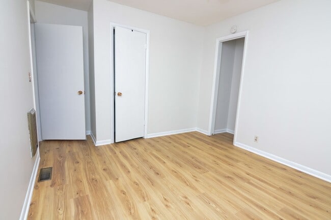 Building Photo - Quaint Charlotte Park Home