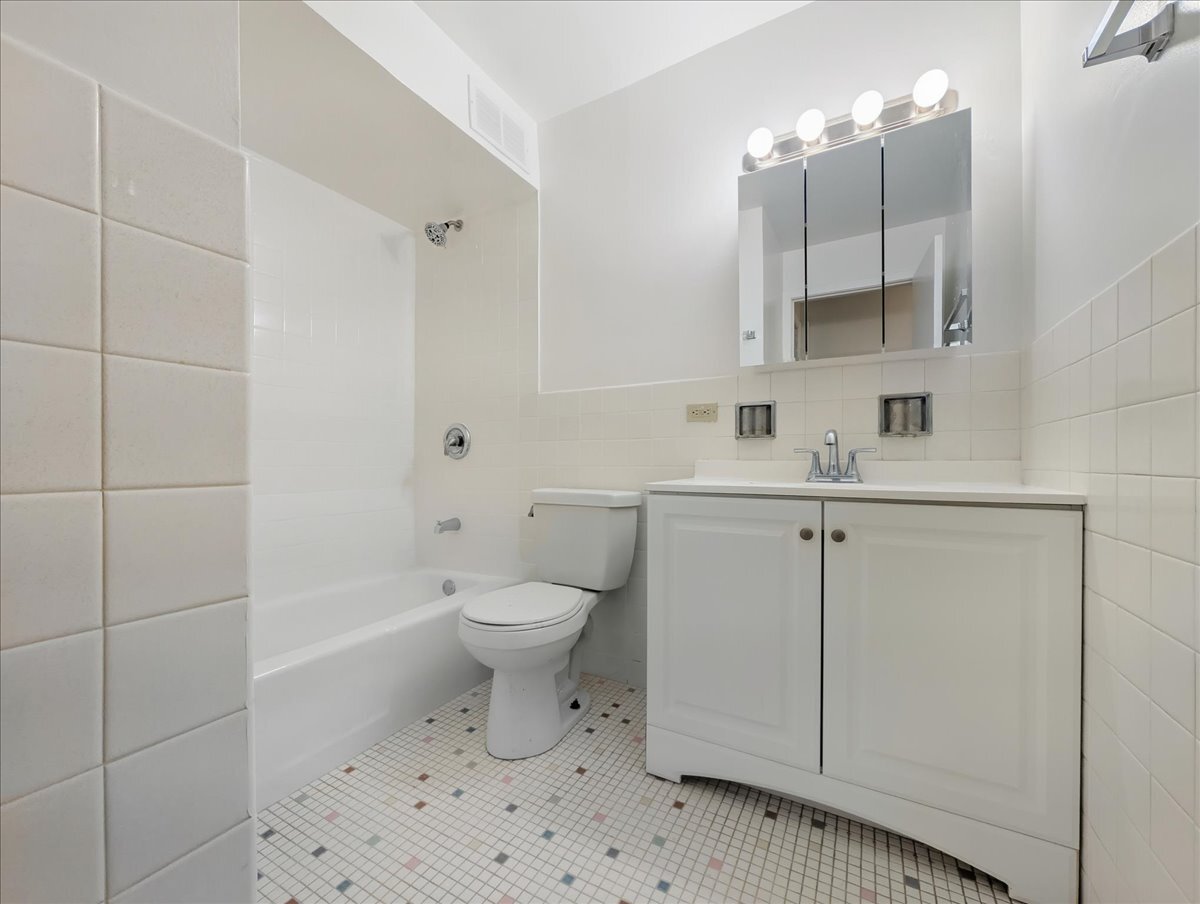 Building Photo - 600 McKinley Ave