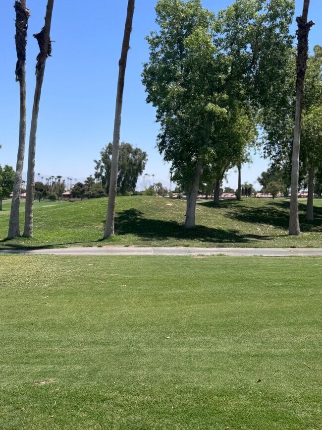 Building Photo - Woodhaven CC - Unfurnished 3br - Long Term