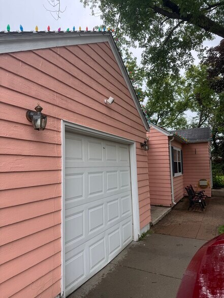 Building Photo - 4760 Dominick Dr