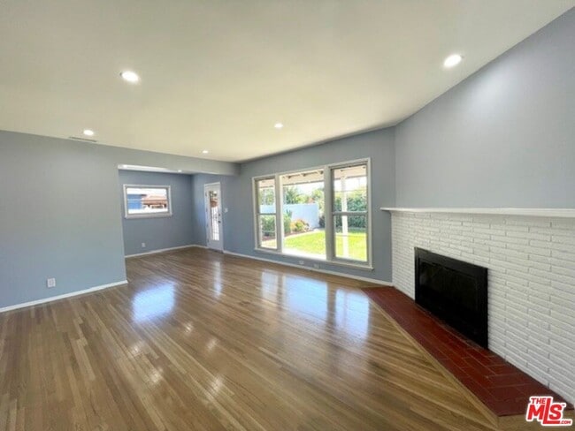 Building Photo - 7330 W 89th St