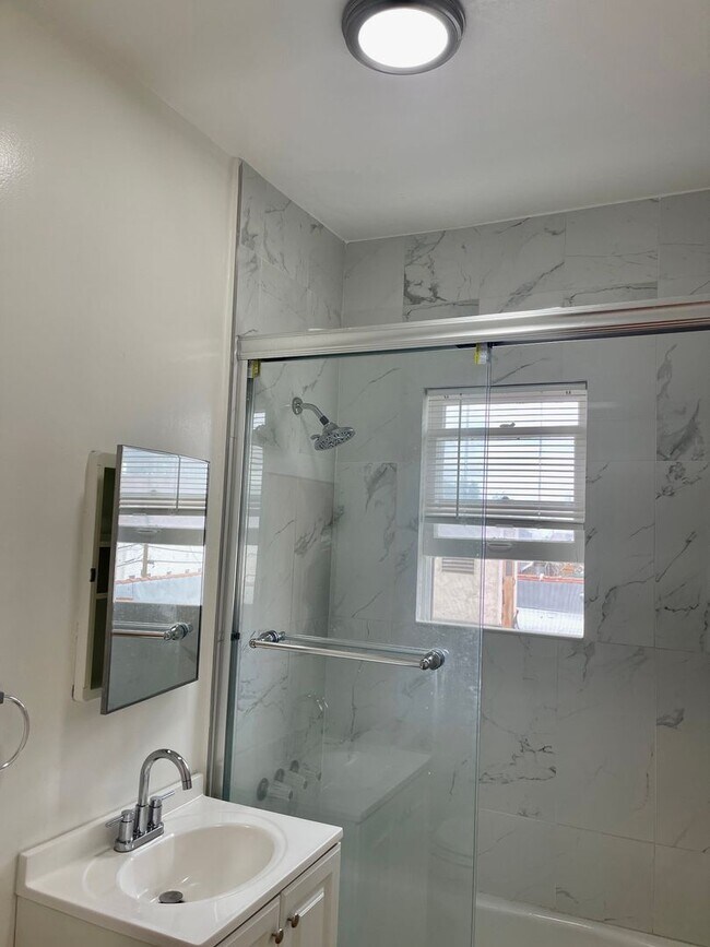 Building Photo - Studio Vacancy