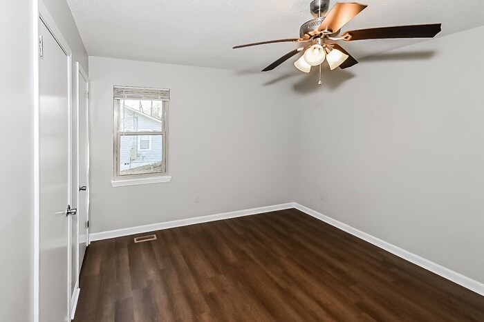 Building Photo - 370 Avon Cir